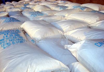 廠家直供氯化鈣 74% 77% 94% 片、粉末、顆粒圖片_高清圖_細節(jié)圖-濰坊貝爾化工 -