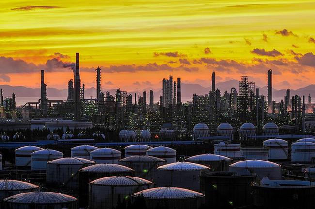 鎮(zhèn)海煉化 綠色石化實(shí)力擔(dān)當(dāng)，為美好生活加油